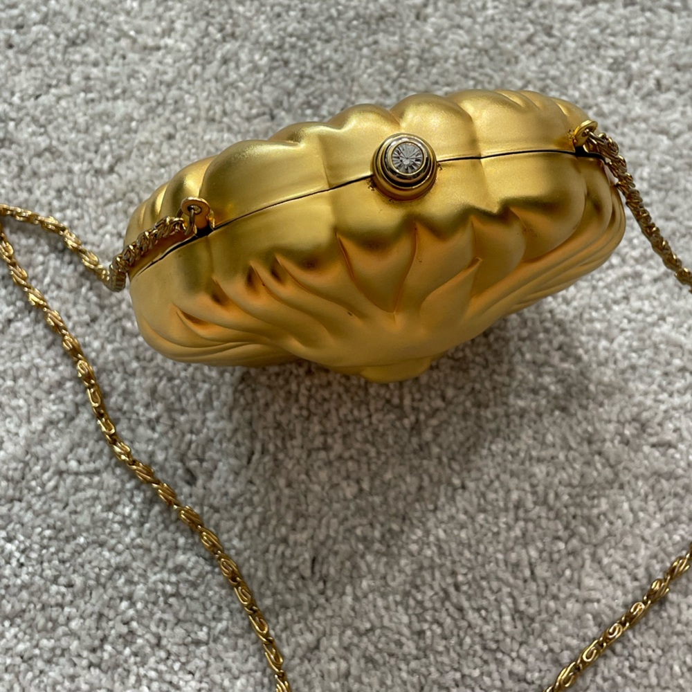 🚚 MOVING SALE Vintage brushed gold Lion's Head hard case minaudière crossbody - Picture 8 of 15